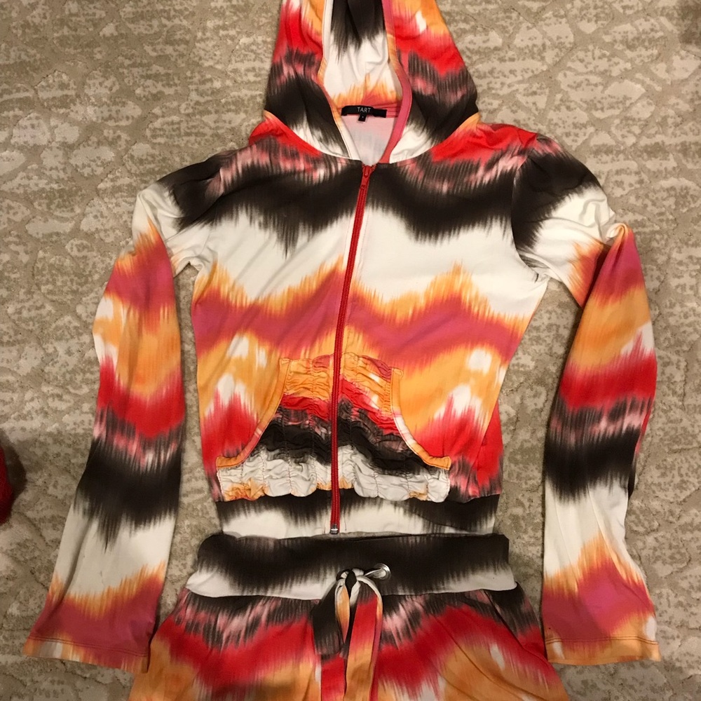 Women’s SUPER CUTE Tart hoddie & shorts outfit, am